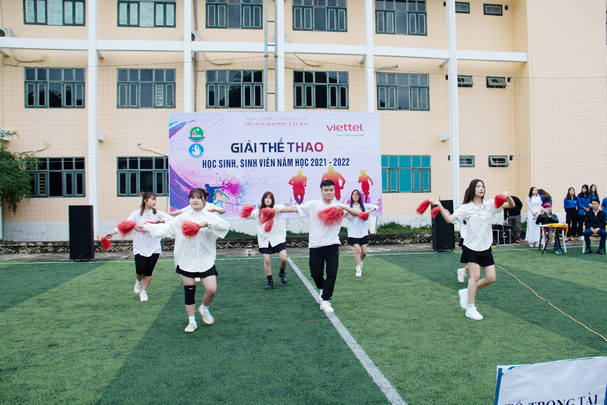 Khai mạc Giải thể thao học sinh, sinh viên Trường Đại học Tây Bắc năm học 2021 - 2022