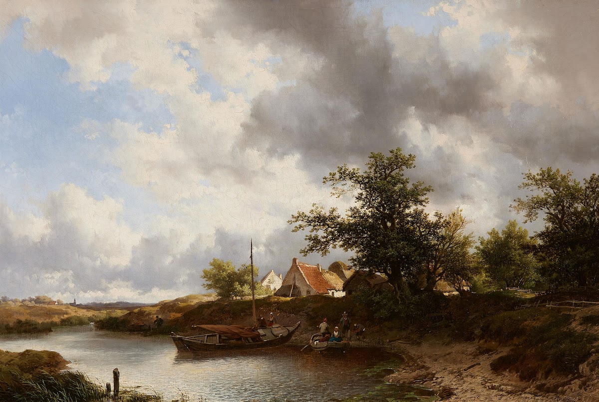 Anlegende Boote bei einem Dorf am Fluss