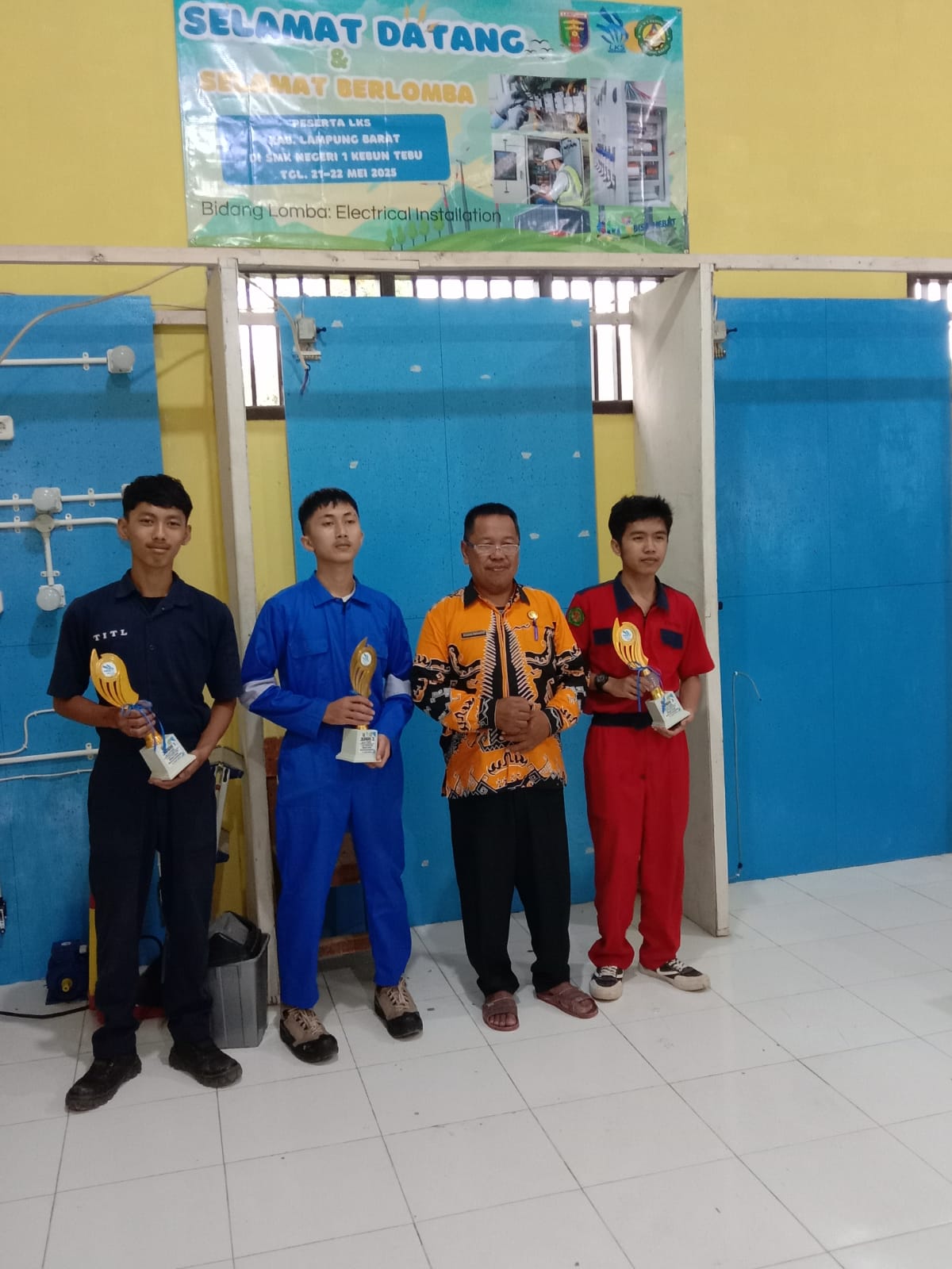 Juara LKS Electrical Installation