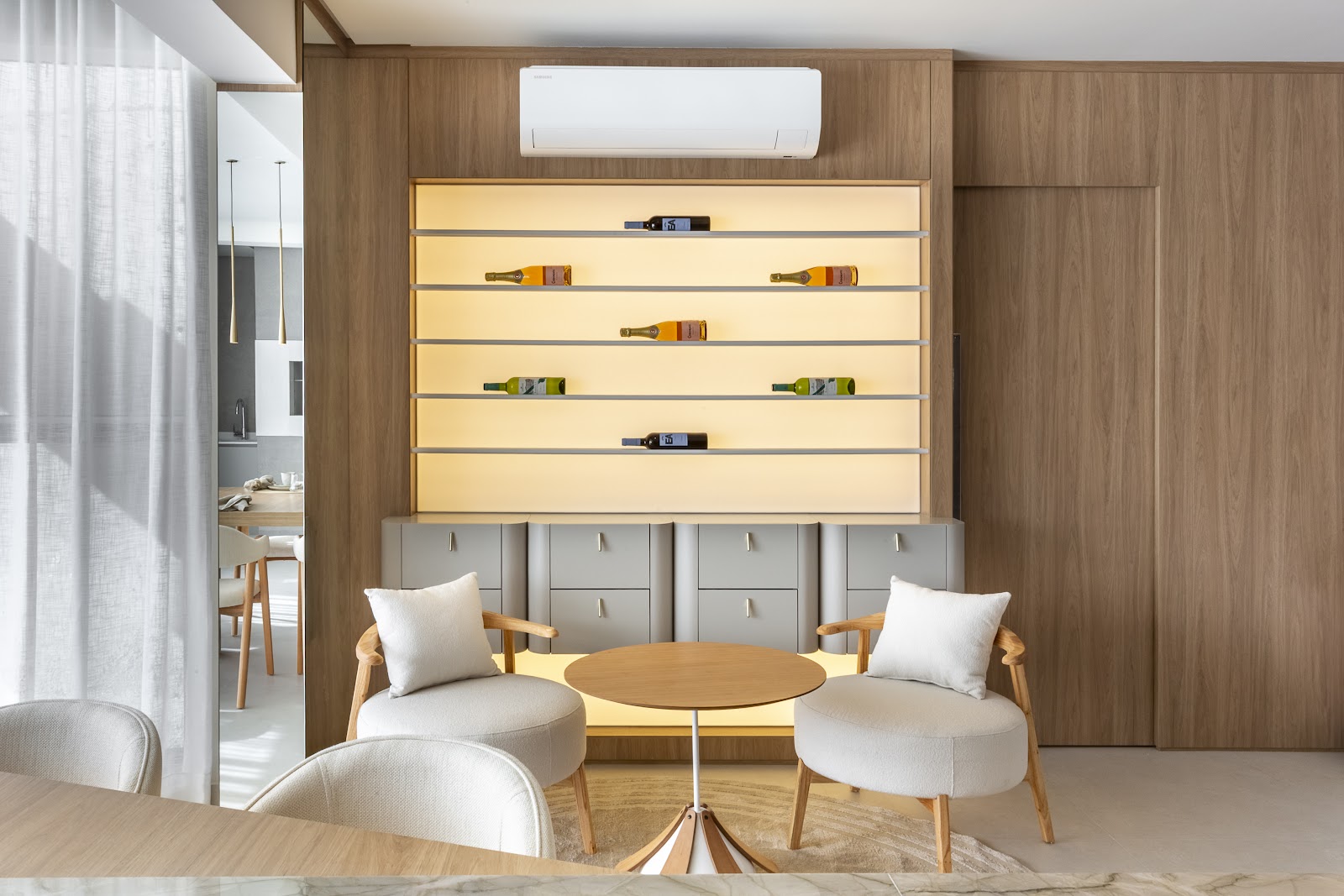 Tremezzo decorado — living integrado