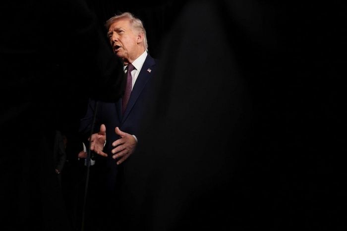 Cơn phẫn nộ nhắm vào Tổng thống Trump - Tạp chí Tri thức