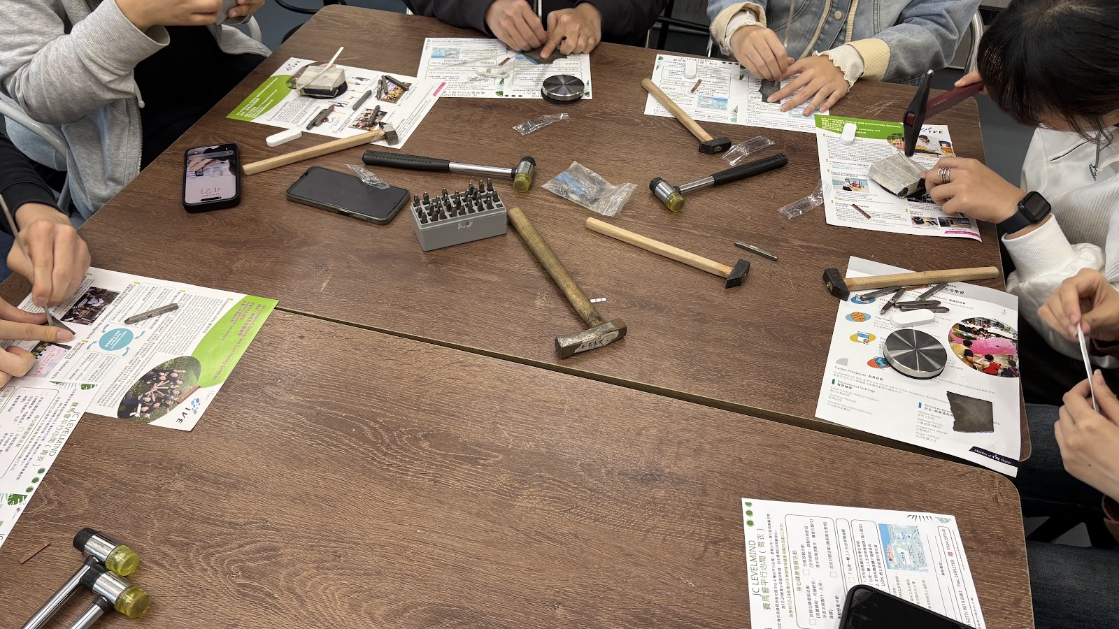 機構學員專注製作