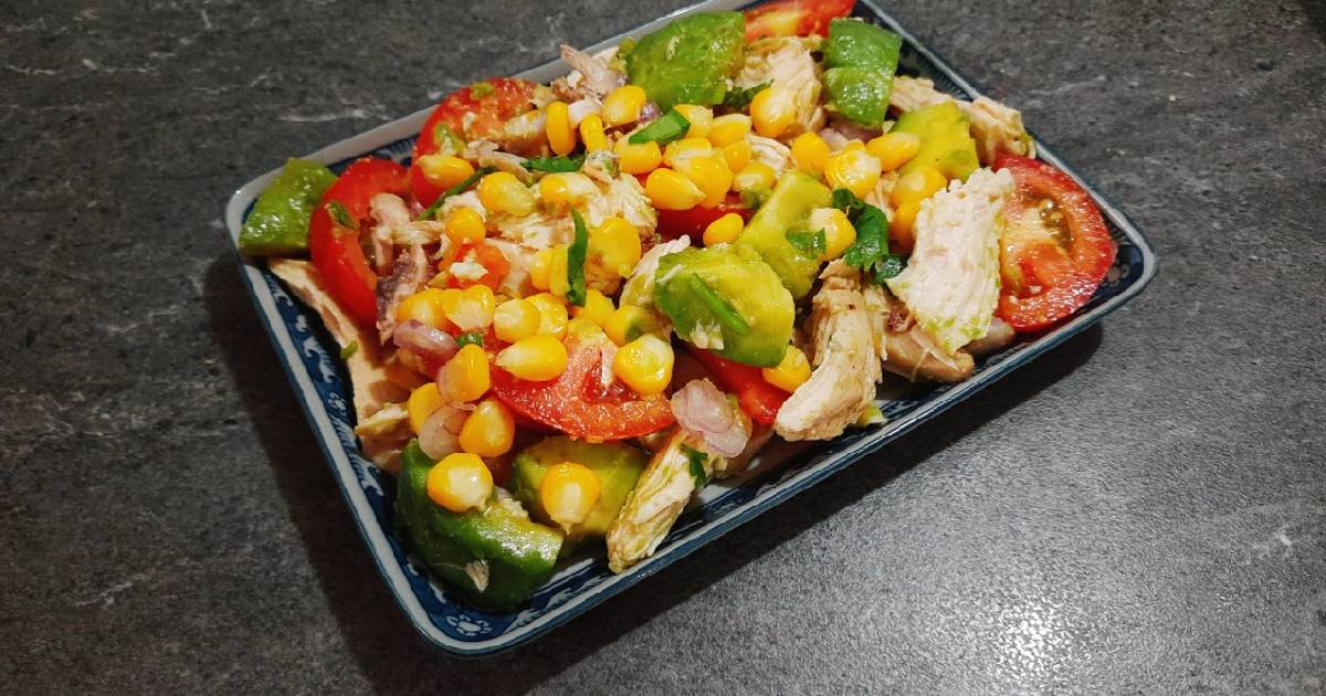 Salad bơ ức gà