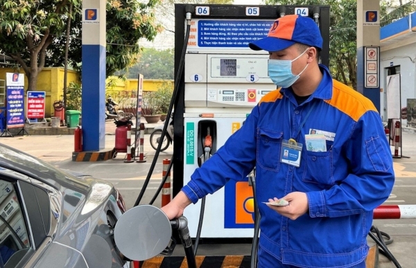 Xăng E10 vượt mốc 20.500 đồng/lít: Tăng giá mạnh do tác động thị trường toàn cầu