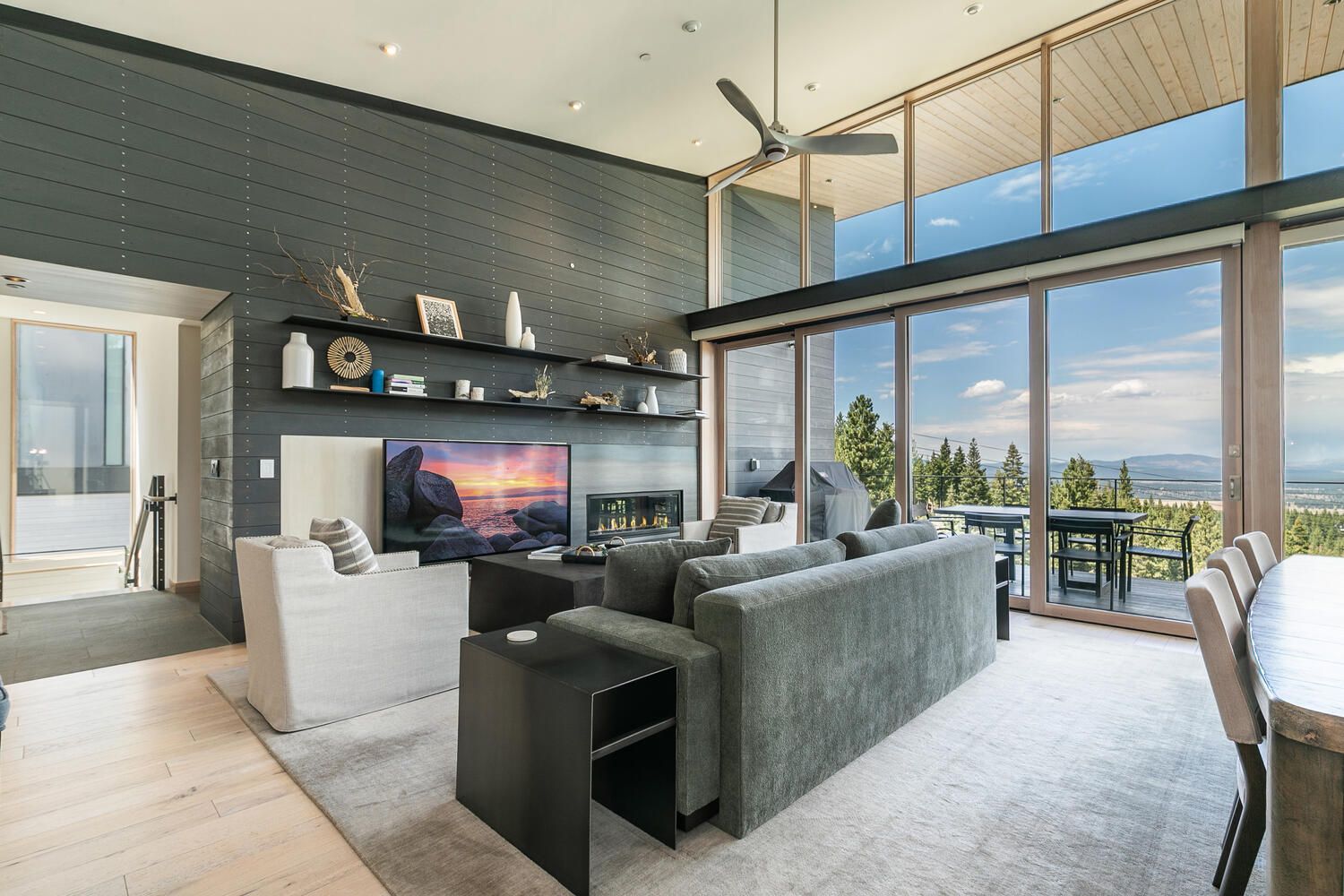 Truckee, California, USA — 4-Bed Villa Ski-in/Ski-out 2