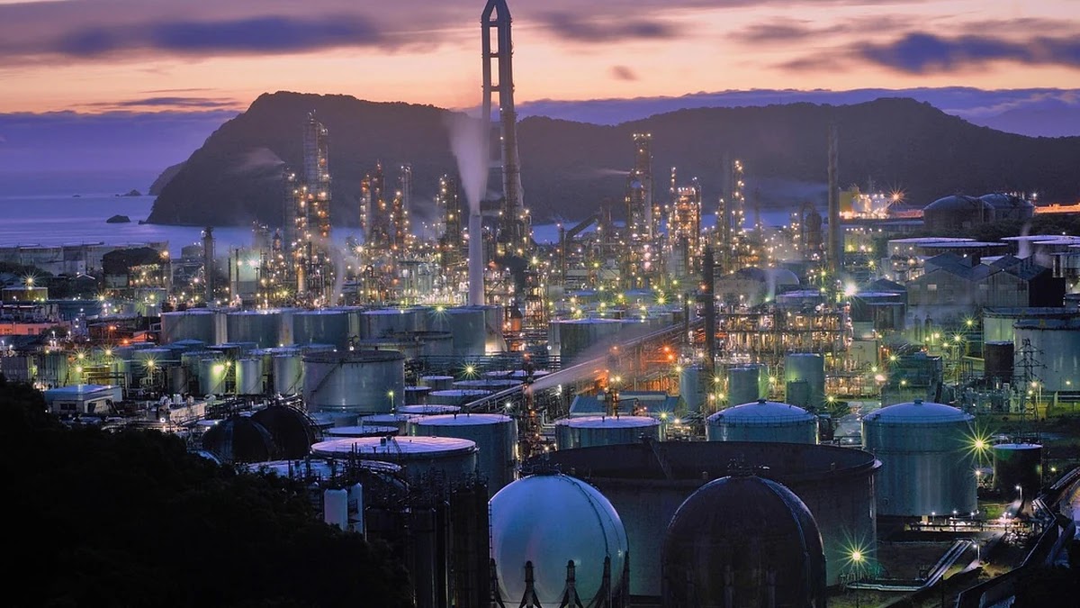 제조업에서 스마트 팩토리 도입 전후 공급망 변화 비교