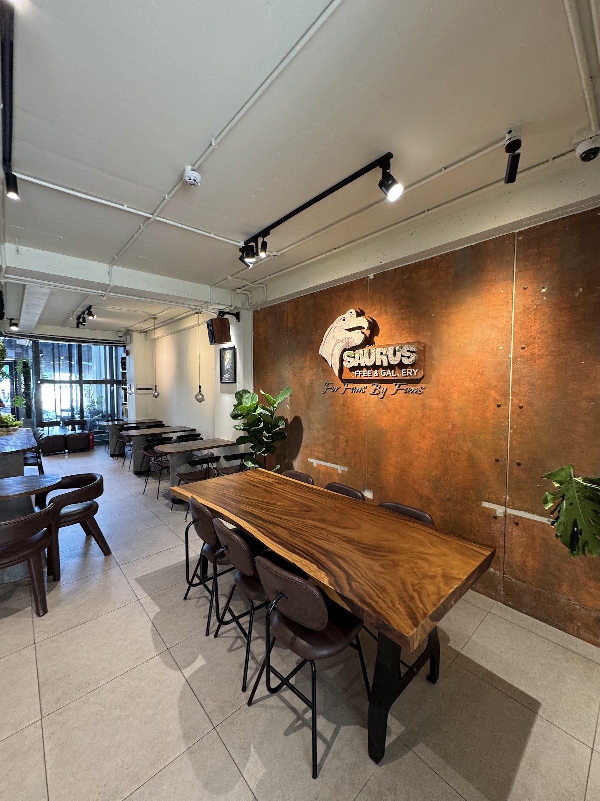 SAURUS Coffee & Gallery