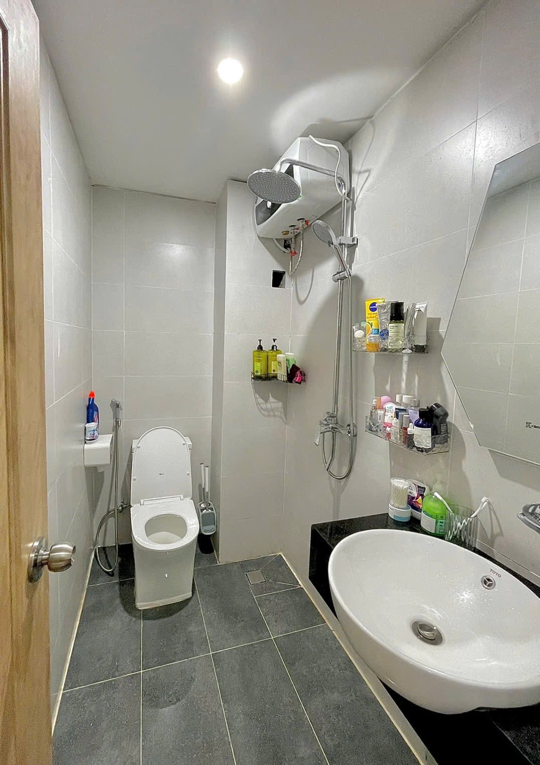 Ngày 5/8 trống studio có ban công 4