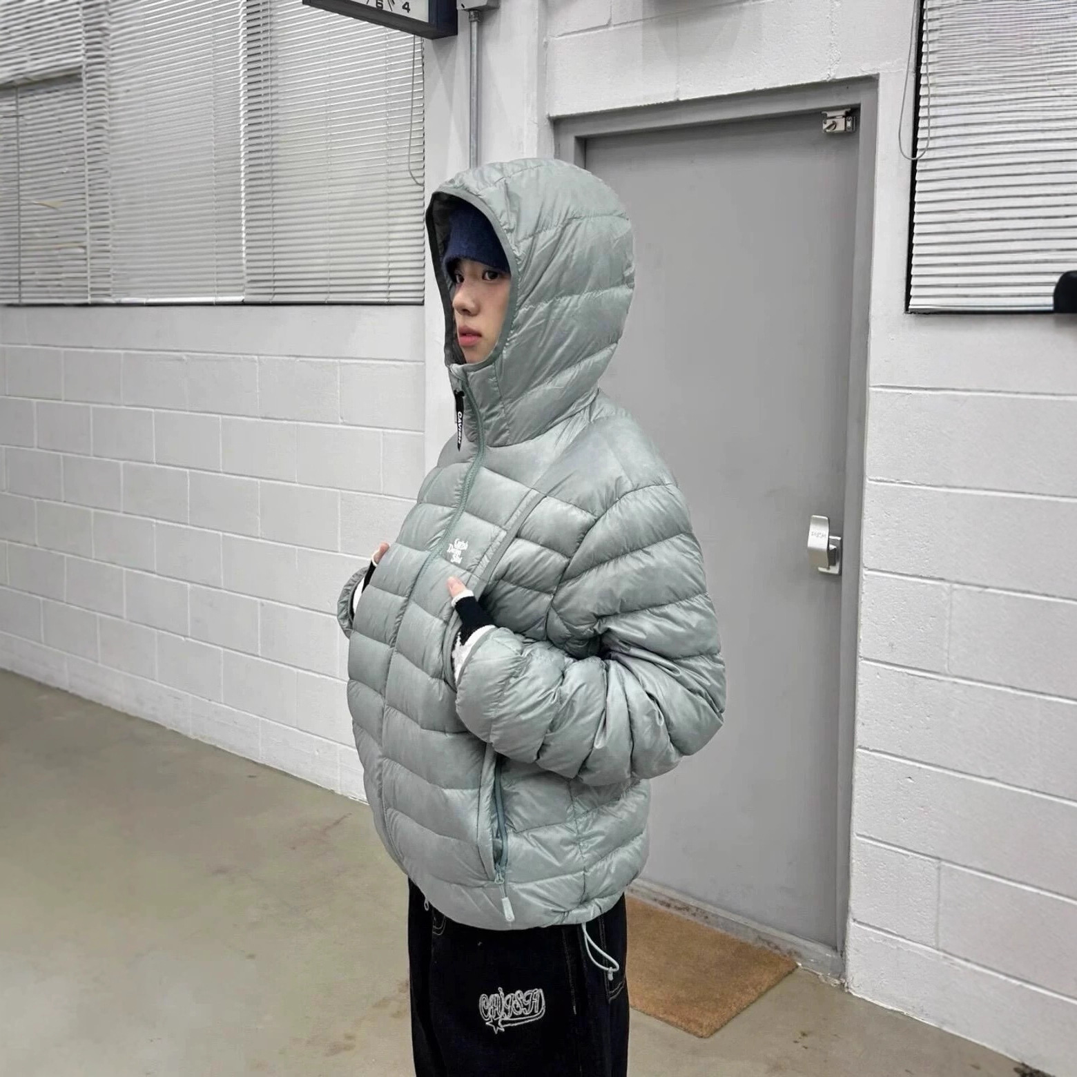 Lightweight down jacket with hood, 90% grey down