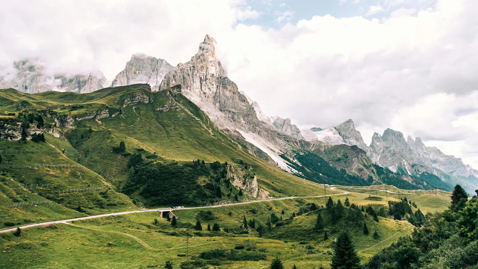Scenic Mountain Pass Landscape - Landscape Photography 4K Wallpaper (3840x2160)
