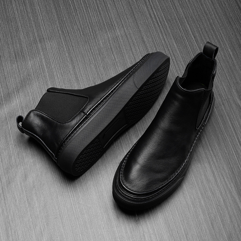 Men's boots made of top-grain leather, lined