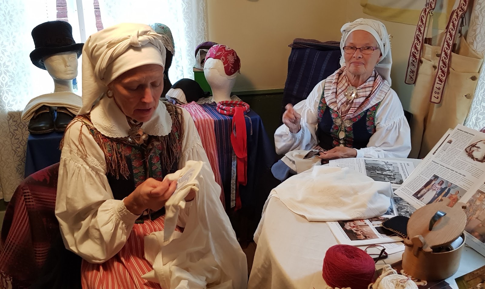 Kalmar läns dräktråd informerar om dräkter på Byggnadsvårdsmässan i Bötterum 2018.