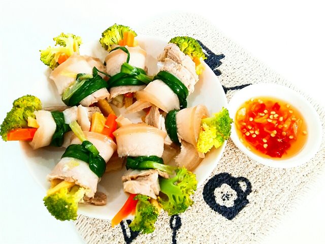 Thịt Luộc Cuộn Rau Củ