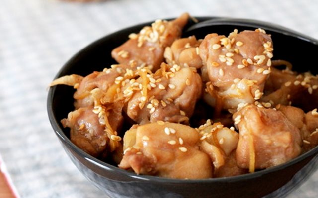 Gà Om Dầu Mè