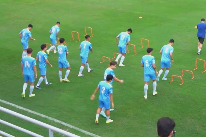Đội tuyển Việt Nam sẽ tập huấn ở nước ngoài trước thềm AFF Cup - Đài Phát thanh và truyền hình Hà Nội