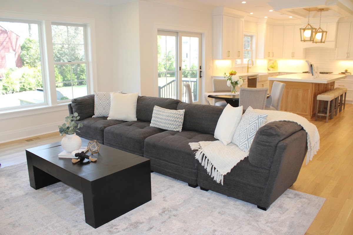 Living/Family Rooms image