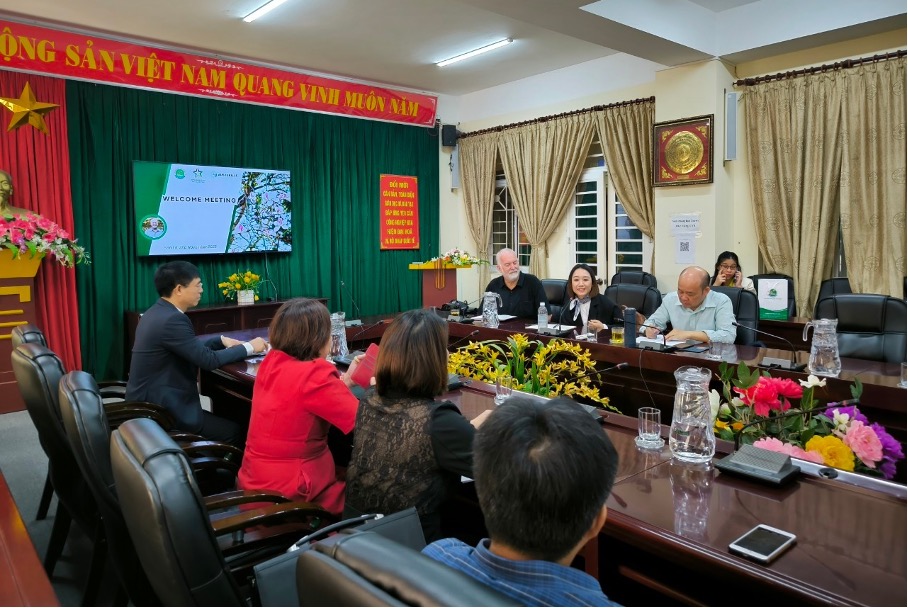 Trường Đại học Tây Bắc tiếp đón Tiến sĩ Gregory McMillan - chuyên gia Chương trình Aus4Skills - đến thăm và làm việc
