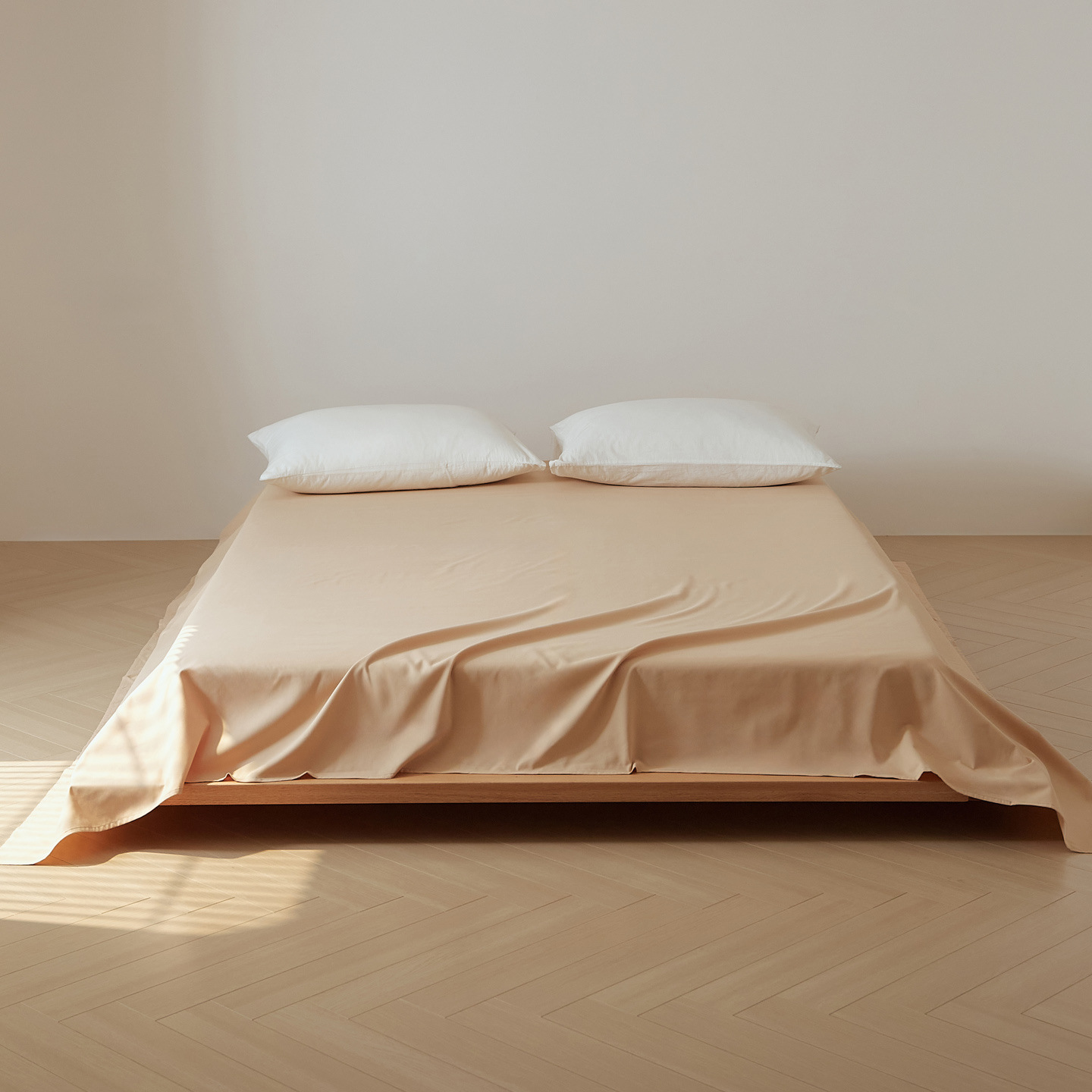 Bed sheet made from brushed long-staple cotton