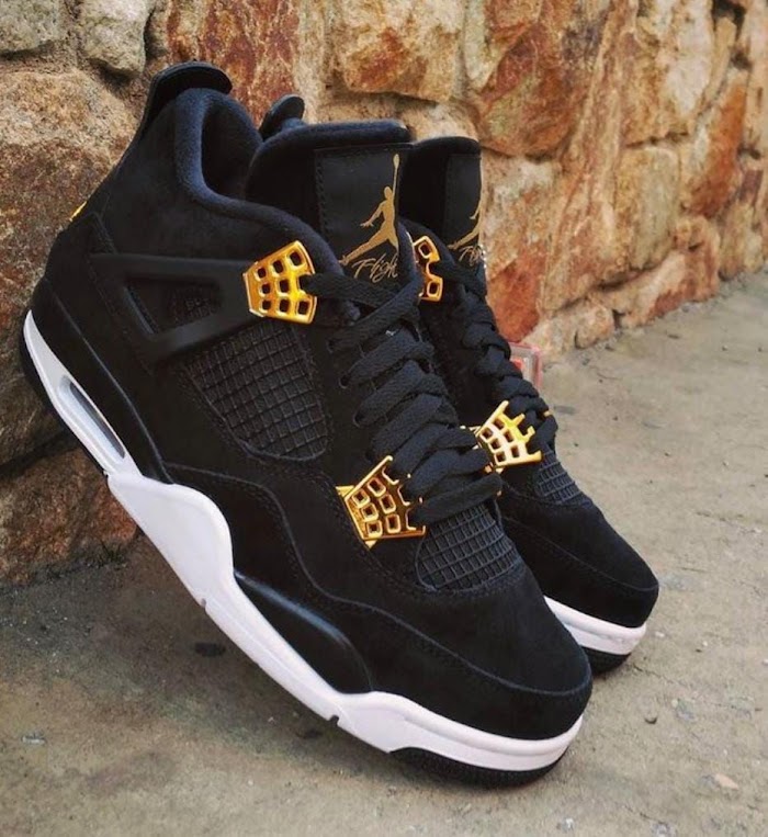 Jordan Retro 4 Negro Oro