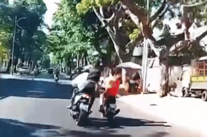 Tạm giữ nhóm thanh niên dùng mũ bảo hiểm đánh người đi đường - Báo Sài Gòn Giải Phóng