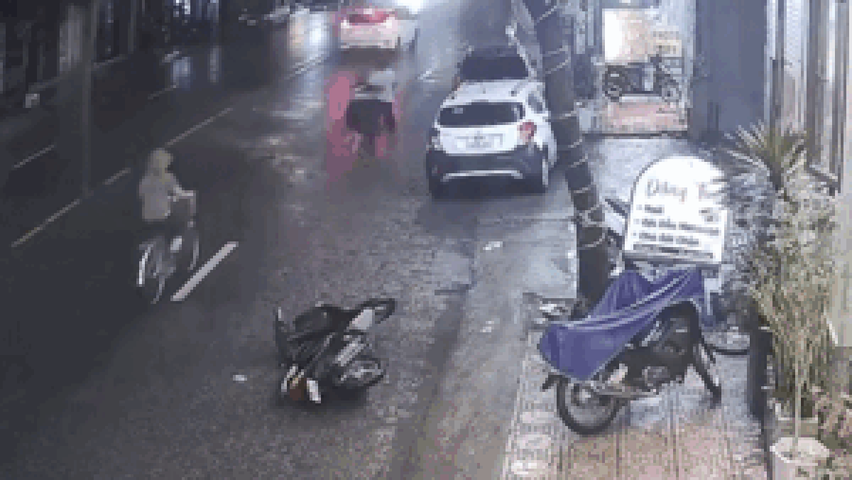 Phát hiện tên trộm xe máy, người đàn ông có màn 'tung cước' khiến ai cũng mãn nhãn - Tạp chí SaoStar
