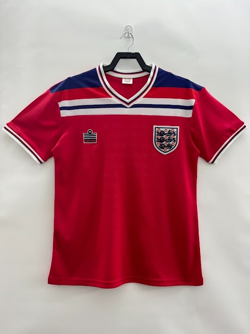 Equipación de visitante de Inglaterra de 1982.jpg