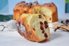 Bánh mì nam việt quất xốp mềm sẽ là một thử thách không quá khó đối với các bạn mới tạnh thành làm bánh. Tuy nhiên do tốn nhiều thời gian chờ ủ bột nên bạn phải thu xếp lành bánh trong những lúc rảnh rỗi thôi nhé!
