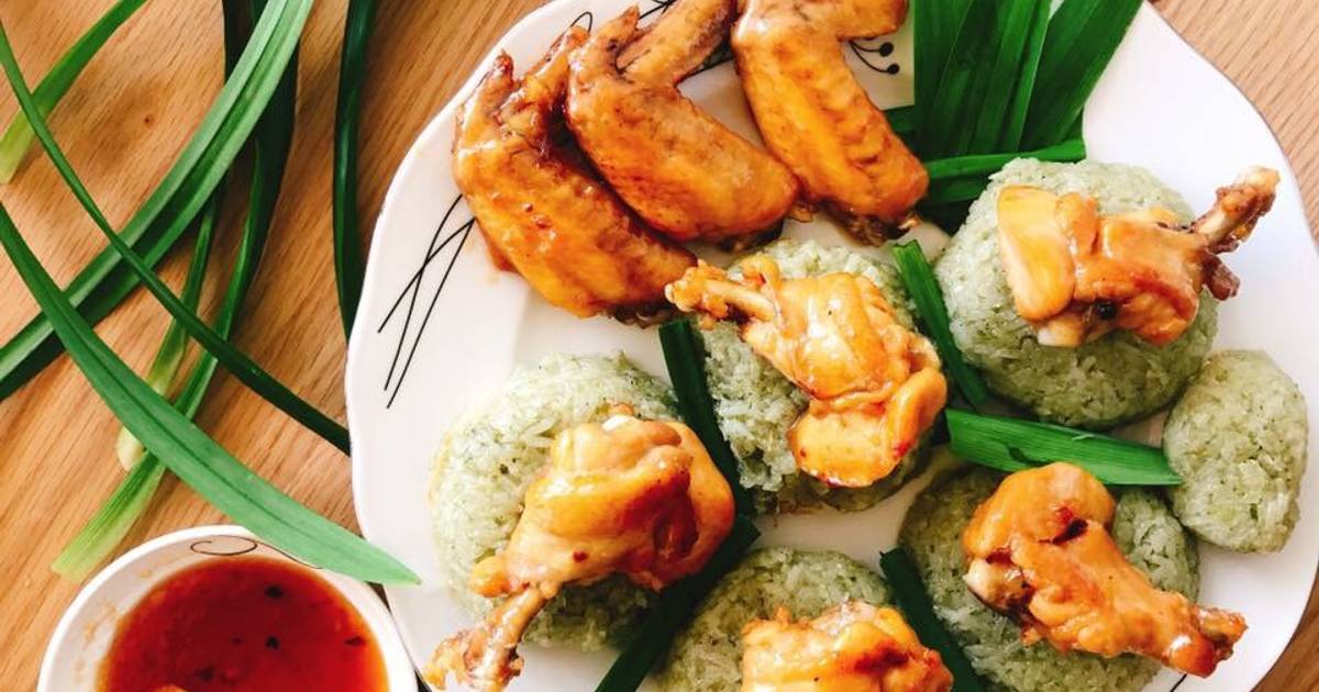 Cánh gà chiên nước mắm 
Xôi lá dứa :)