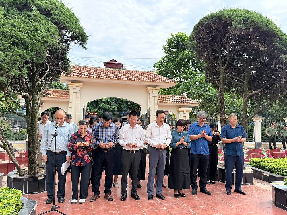 Trường Đại học Tây Bắc dâng hương tưởng niệm các Anh hùng Liệt sĩ tại tỉnh Sơn La