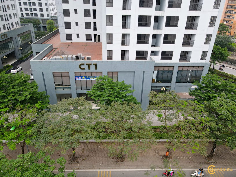 <p>Chung cư X2 Đại Kim hoàn thành vào quý IV/2020 nhưng hiện nay đã 3 năm mà chung cư vẫn chưa có cư dân chuyển đến sinh sống tại dự án. Hiện tại, các căn hộ đã được mở bán và đã đủ điều kiện bố trí cho các cư dân vào ở theo quy định, nhưng vẫn chưa hoàn thành bàn giao cho cư dân vào ở.</p>