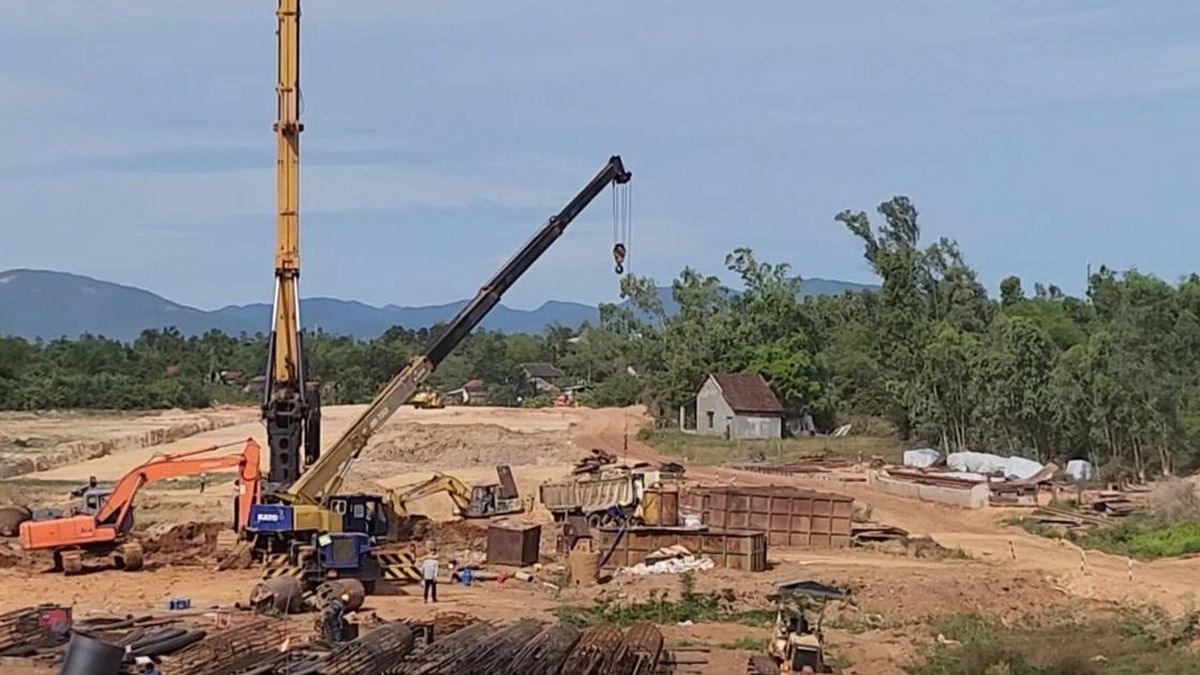 [Video] Chạy đua tiến độ trên đại công trường cao tốc Quy Nhơn - Pleiku - Báo Nhân Dân
