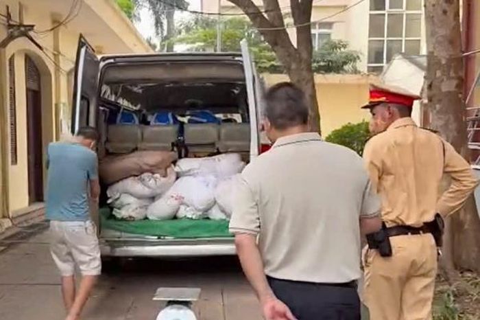 CSGT phát hiện nửa tấn thịt lợn bẩn, dương tính virus trên xe khách - Báo Công An Nhân Dân