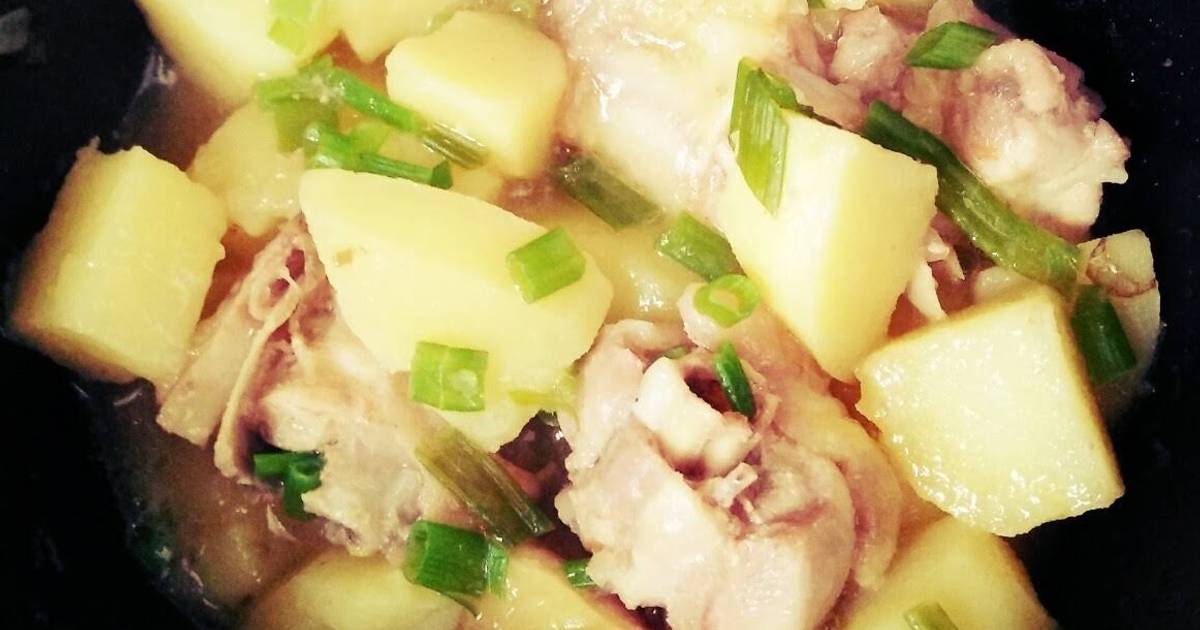 Gà om khoai tây cho bé