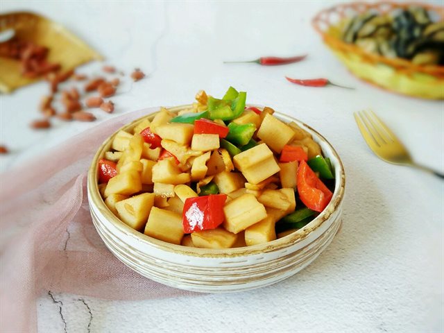 Củ Sen Xào Ớt Chuông Thanh Đạm
