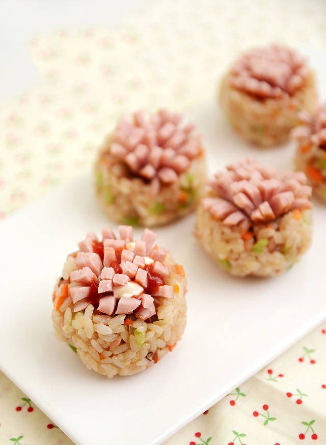 Cơm Trộn Viên Xúc Xích