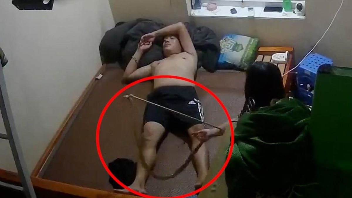 Say rượu nằm ngủ, ông bố suýt 'bay mất hồn phách' vì thứ con gái cầm trên tay - Báo Sức Khỏe &amp; Đời Sống