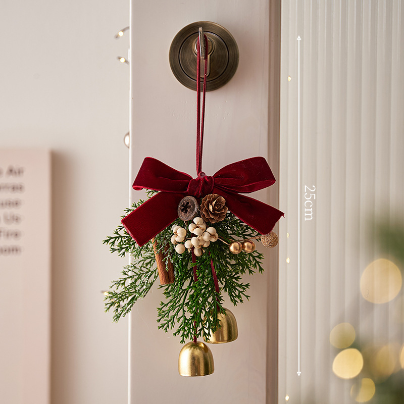 Weihnachtlicher Glocken-Anhänger mit Kranz