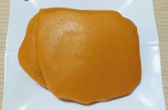 Nhân bí đỏ vậy là đã hoàn thành rồi đó, dẻo dẻo nhìn thật thích mắt phải không nào. Có thể chia được 10~12 cục nhân 30g đó. Nếu chưa làm có bạn có thể bảo quản trong tủ lạnh được 3 ngày nè. Nhân bí đỏ dễ ăn, thực hiện cũng cực kỳ đơn giản phải không nào. Chúc các bạn thành công nha.