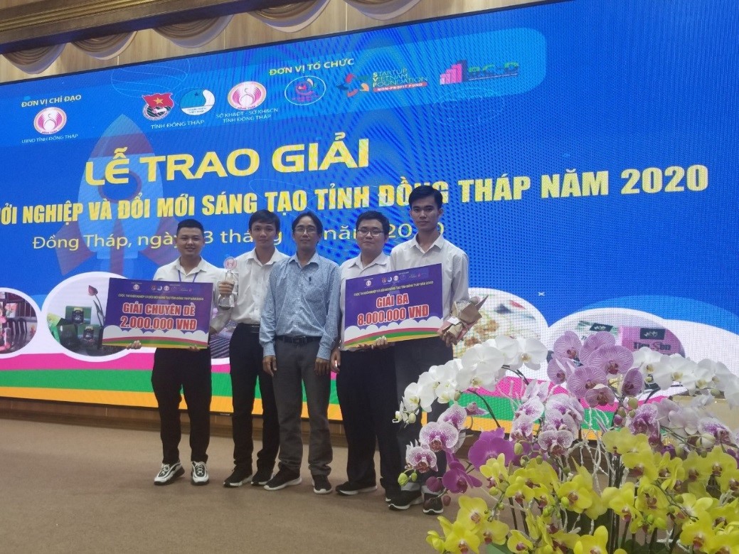 Dự án máy rửa tay diệt khuẩn thông minh của nhóm H2DT Trường Đại học Kinh tế Công nghiệp Long An đạt “Giải ba” và “Giải chuyên đề ý tưởng sáng tạo” tại Cuộc thi Khởi nghiệp và Đổi mới sáng tạo tỉnh Đồng Tháp năm 2020