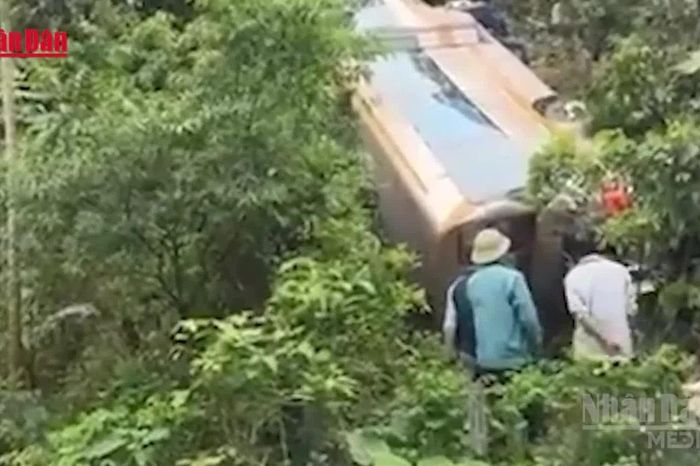 [Video] Tai nạn xe khách tại Sơn La làm 2 người tử vong - Báo Nhân Dân