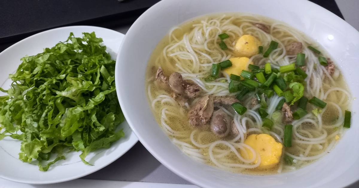 Bún nấu gan, mề và trứng non gà