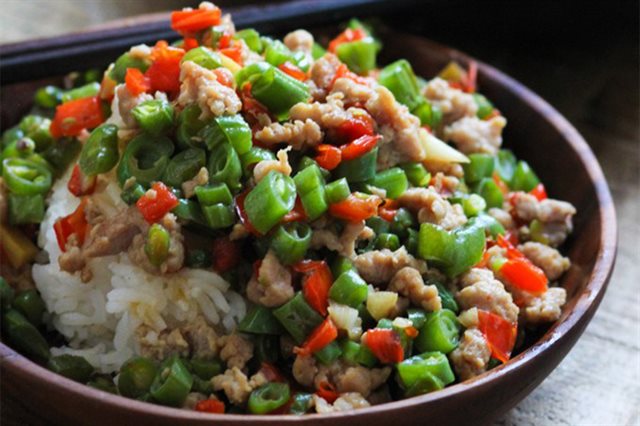 Thịt Bằm Xào Đậu Que Ớt
