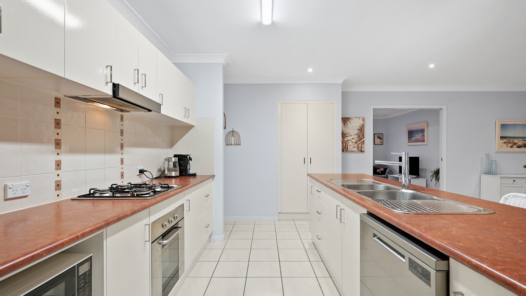 8 Bromell Close, Redlynch - Thumbnail 3