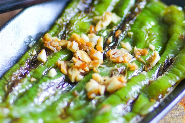 Ớt Xanh Áp Chảo Sốt Chua Ngọt