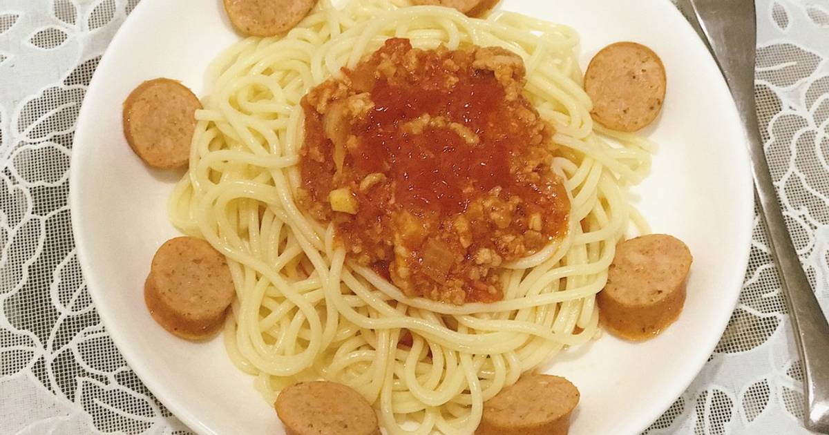 Mì Spaghetti sốt thịt bằm và xúc xích