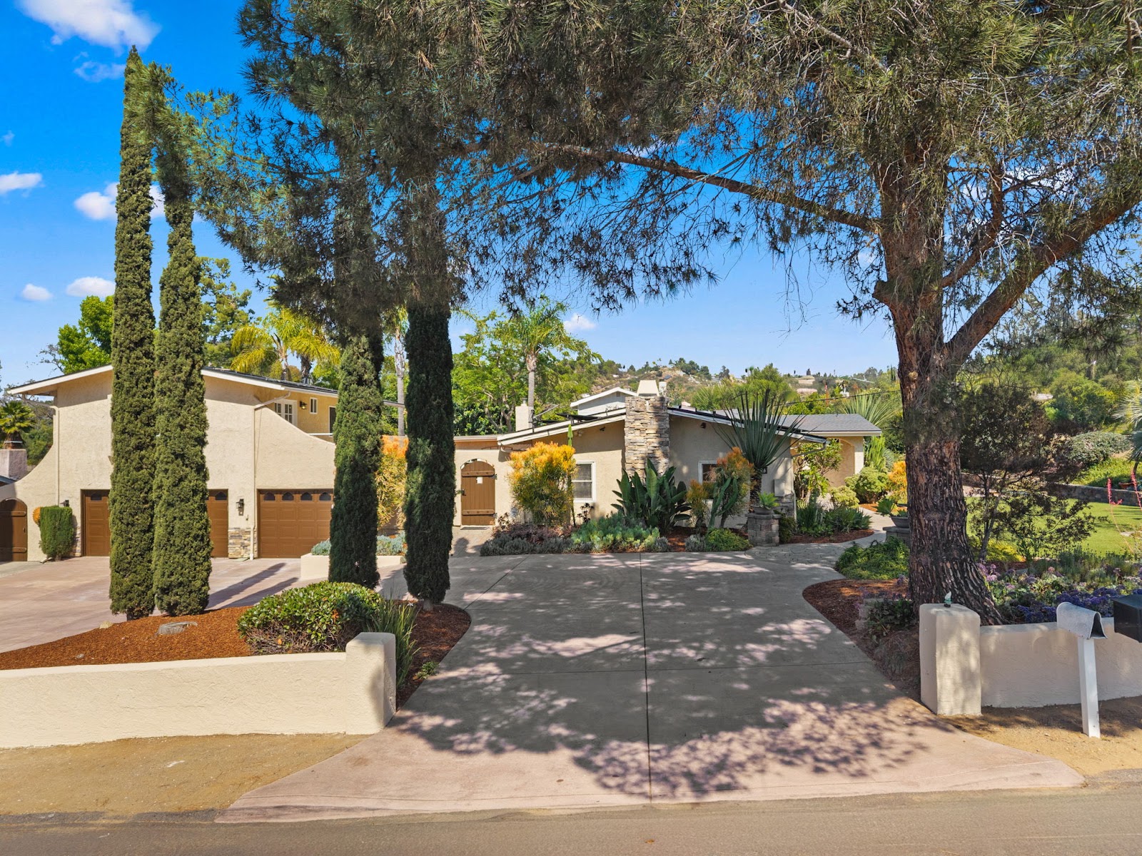 12832 Stone Canyon Rd photo