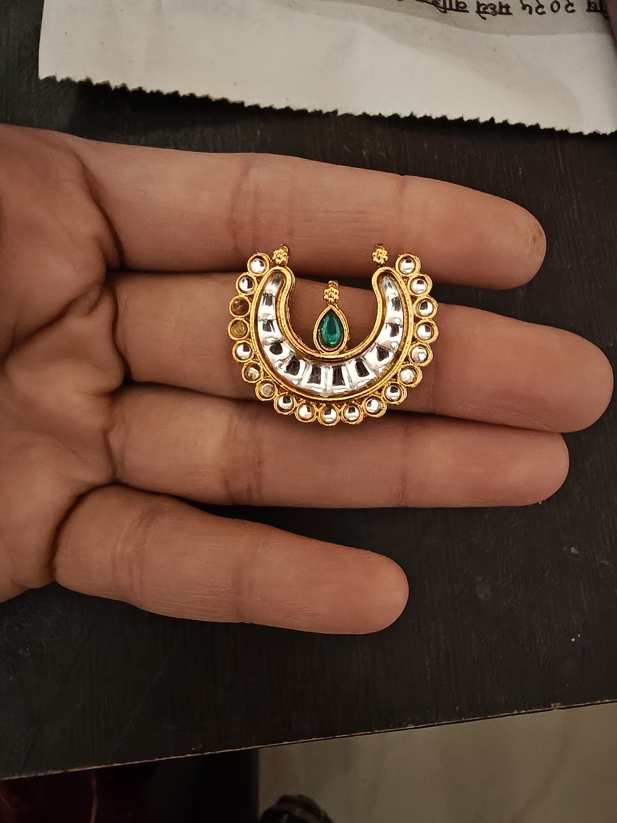 C226 - White and green chandra pack of 1