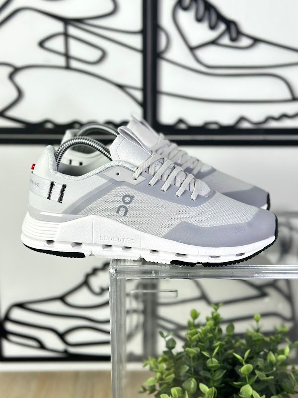 On Cloudnova Gris Blanco