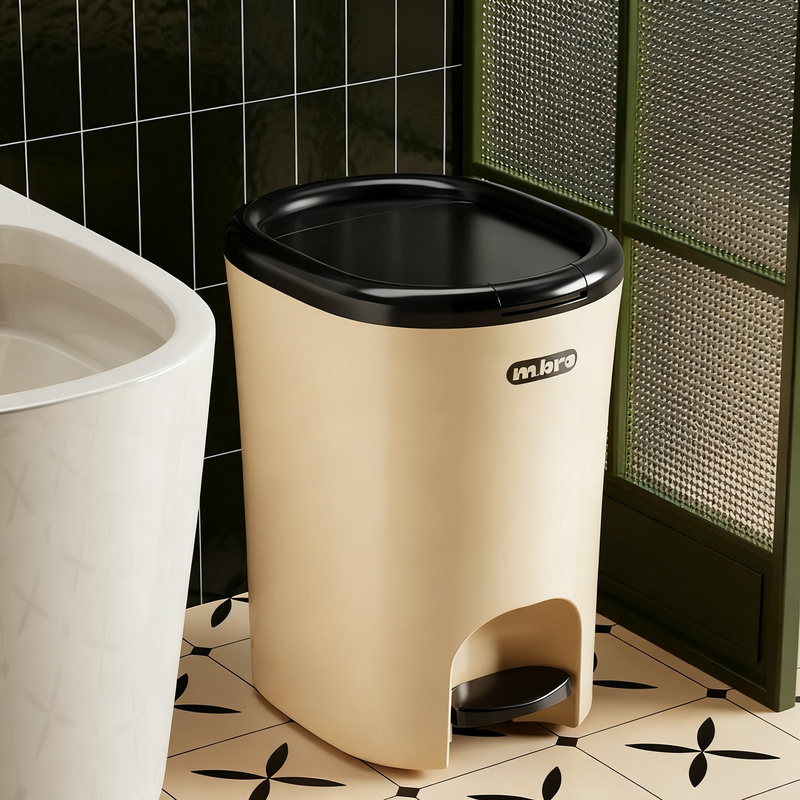 Plastic bin with foot pedal and lid