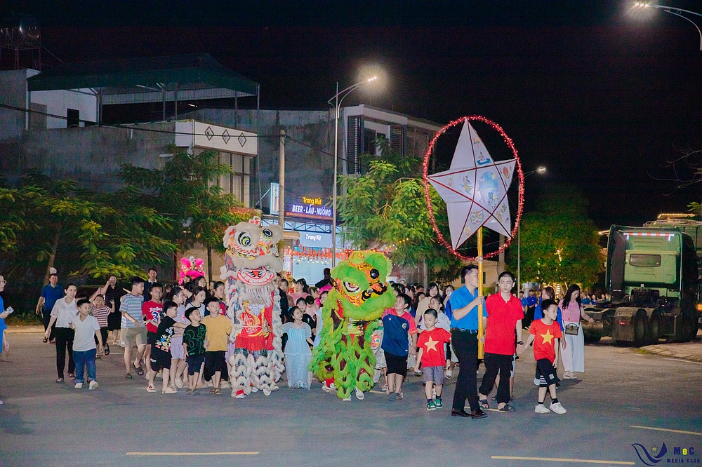 Tuổi trẻ Trường Đại học Tây Bắc tổ chức nhiều hoạt động trung thu ý nghĩa cho thiếu nhi